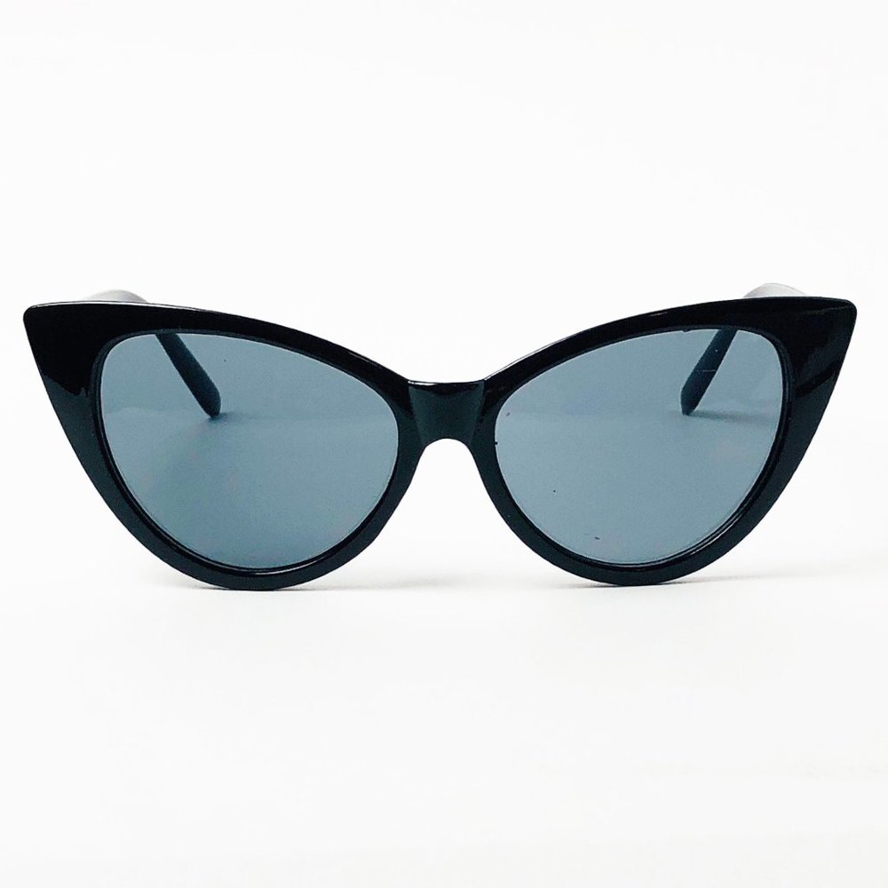 Pointed Vintage Inspired Cat Eye Sunglasses Black